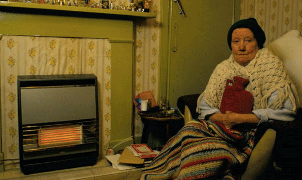 oude vrouw  als symbool van energie-armoede